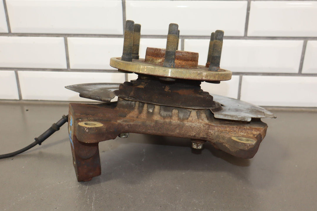 99 - 07 GMC Sierra Classic Style Crew Cab Right Passenger Front Spindle Hub Sensor