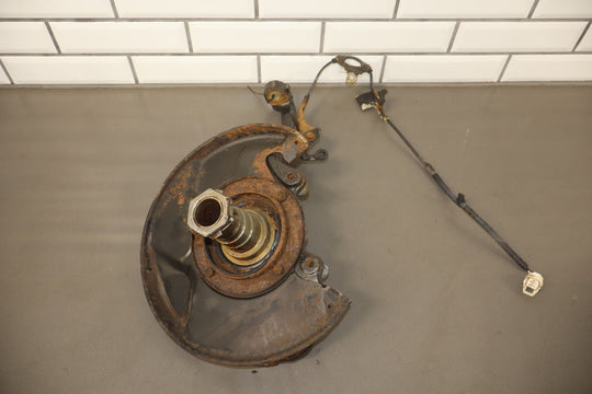 99 - 07 Lexus LX470 / Land Cruiser 4.7L Left Driver Front Spindle