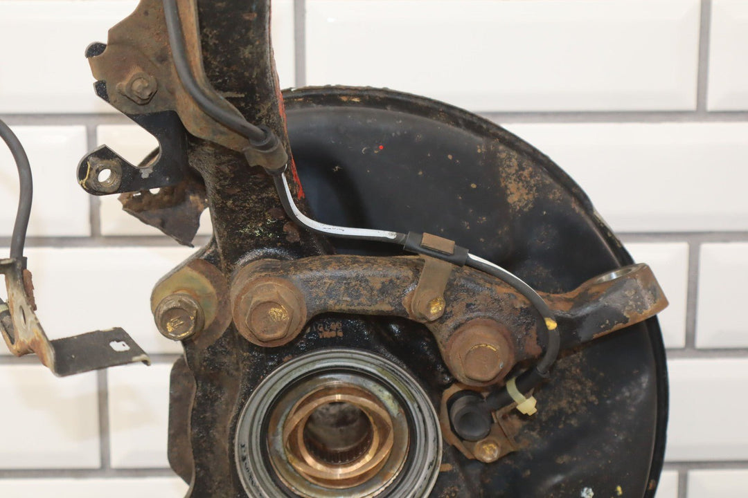 99 - 07 Lexus LX470 / Land Cruiser 4.7L Left Driver Front Spindle