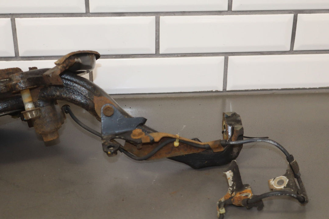 99 - 07 Lexus LX470 / Land Cruiser 4.7L Left Driver Front Spindle