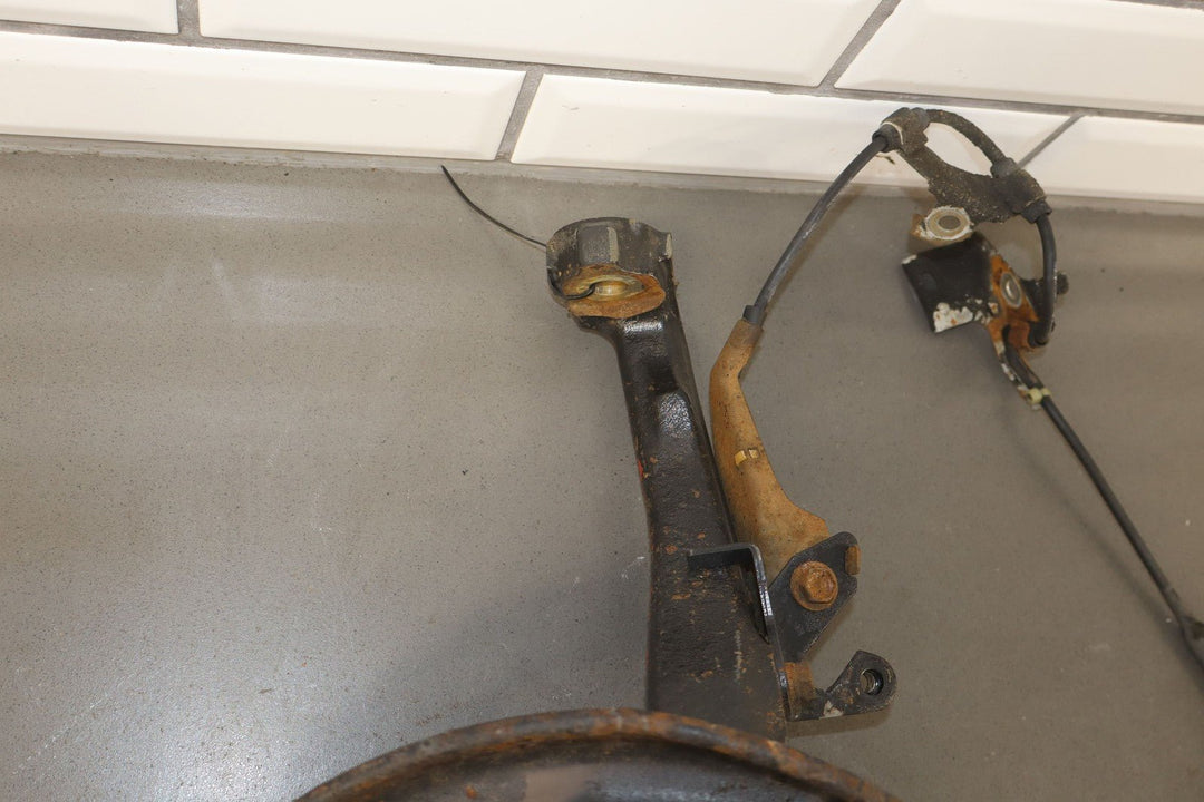 99 - 07 Lexus LX470 / Land Cruiser 4.7L Left Driver Front Spindle