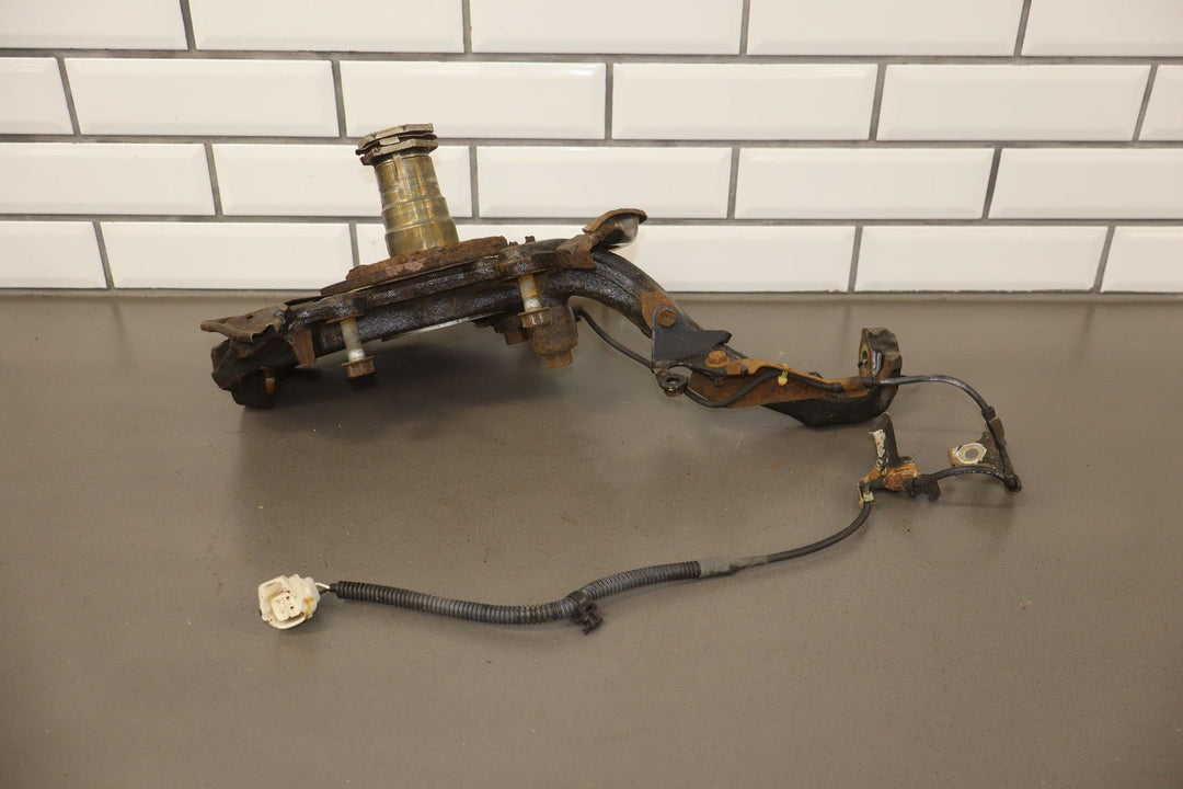 99 - 07 Lexus LX470 / Land Cruiser 4.7L Left Driver Front Spindle