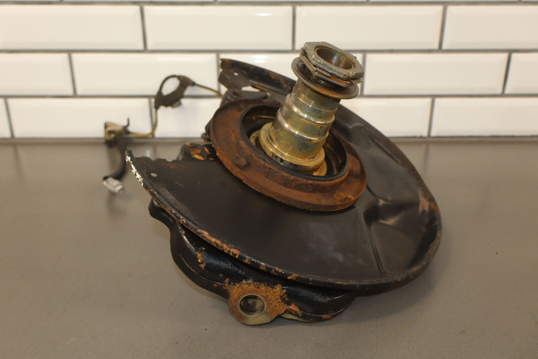 99 - 07 Lexus LX470 / Land Cruiser 4.7L Right Passenger Front Spindle