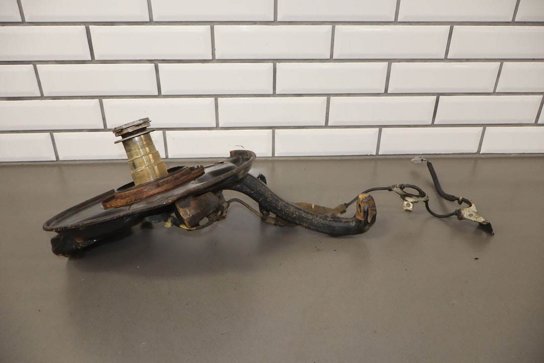 99 - 07 Lexus LX470 / Land Cruiser 4.7L Right Passenger Front Spindle