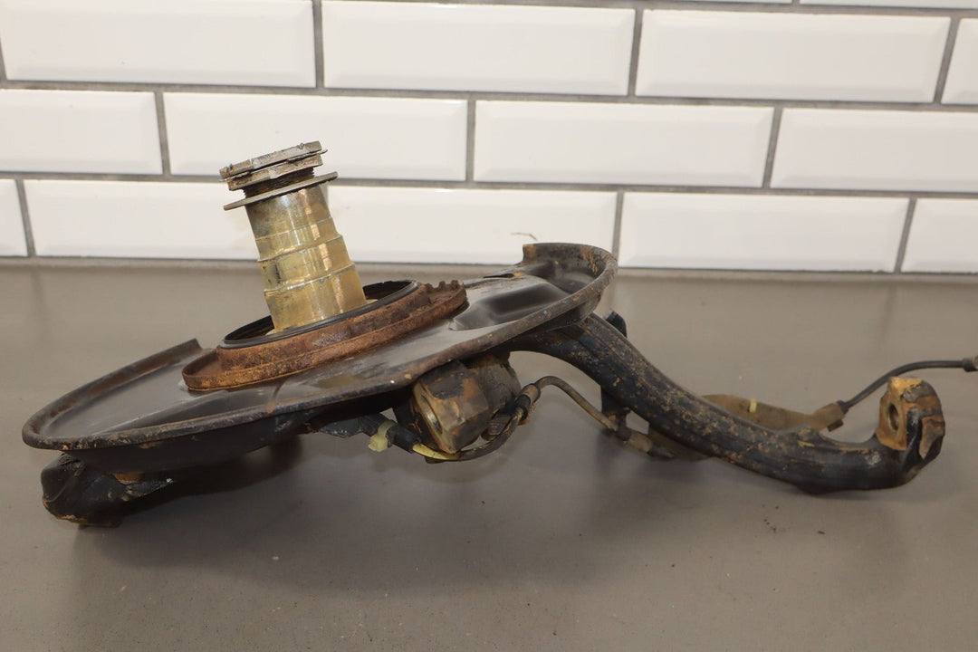 99 - 07 Lexus LX470 / Land Cruiser 4.7L Right Passenger Front Spindle