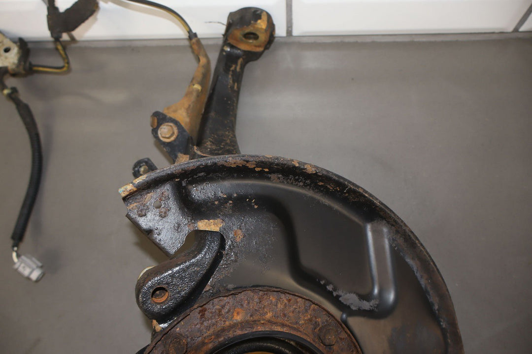 99 - 07 Lexus LX470 / Land Cruiser 4.7L Right Passenger Front Spindle