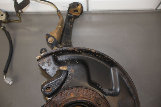 99 - 07 Lexus LX470 / Land Cruiser 4.7L Right Passenger Front Spindle