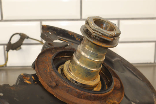 99 - 07 Lexus LX470 / Land Cruiser 4.7L Right Passenger Front Spindle