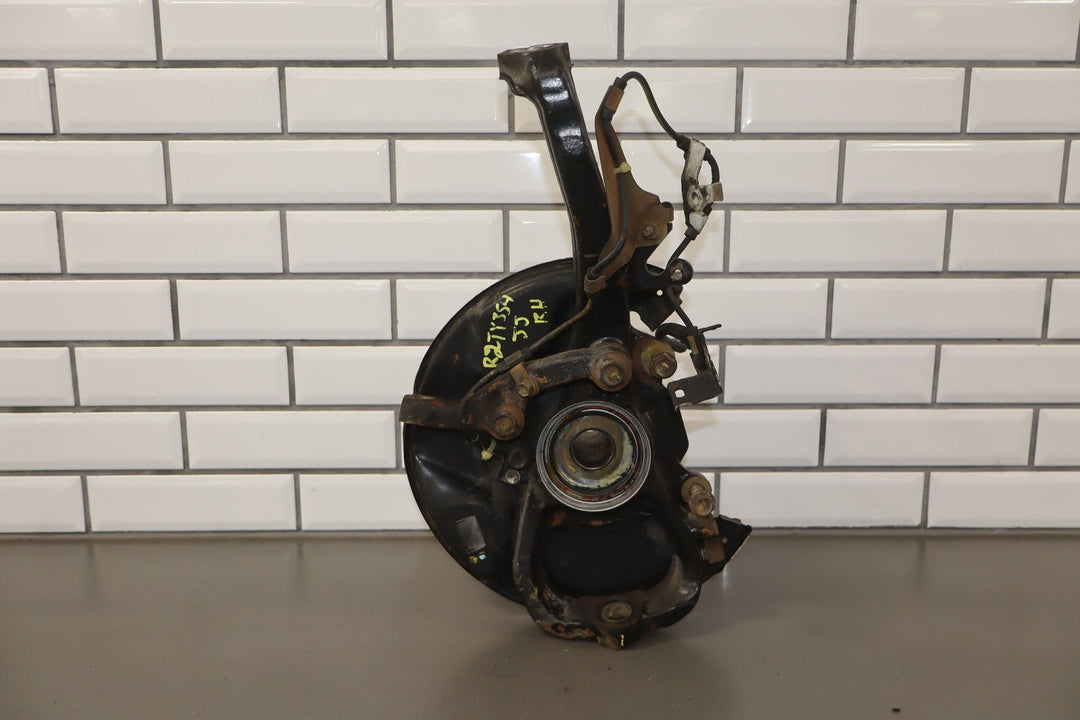 99 - 07 Lexus LX470 / Land Cruiser 4.7L Right Passenger Front Spindle