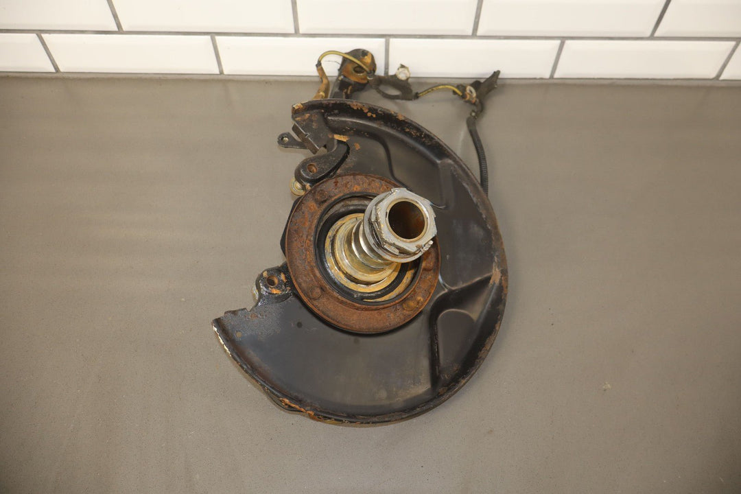 99 - 07 Lexus LX470 / Land Cruiser 4.7L Right Passenger Front Spindle