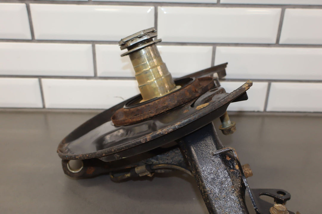 99 - 07 Lexus LX470 / Land Cruiser 4.7L Right Passenger Front Spindle