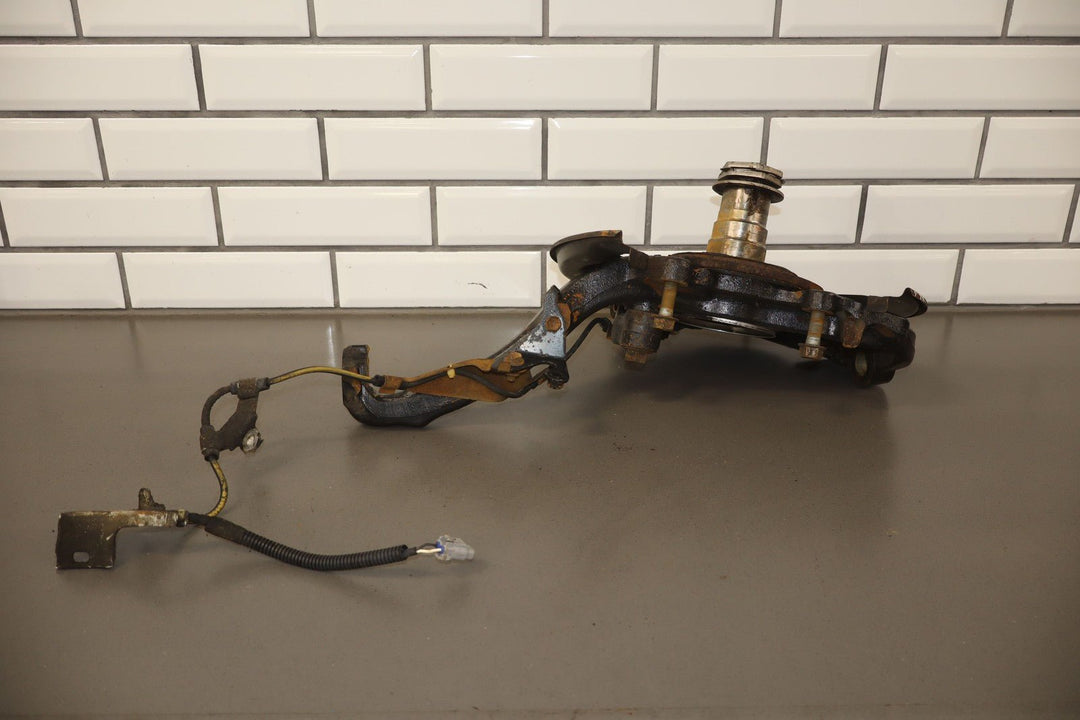 99 - 07 Lexus LX470 / Land Cruiser 4.7L Right Passenger Front Spindle