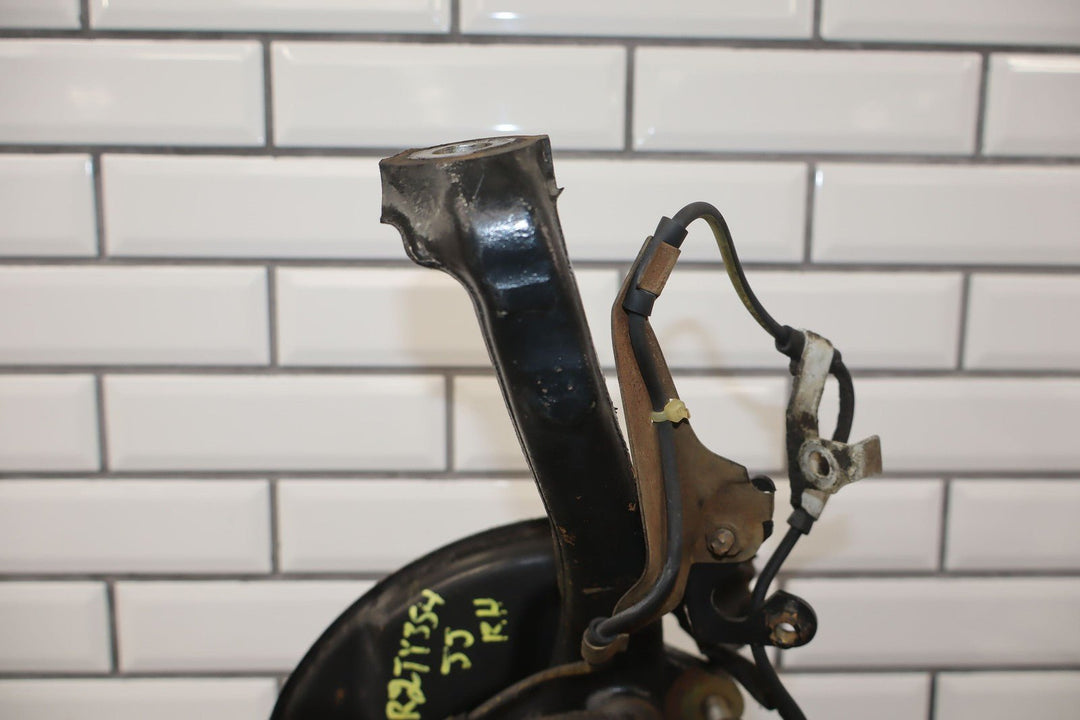 99 - 07 Lexus LX470 / Land Cruiser 4.7L Right Passenger Front Spindle