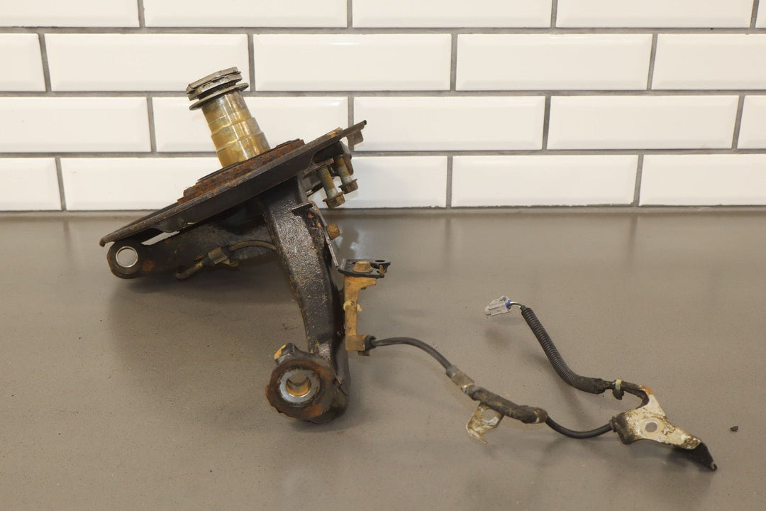 99 - 07 Lexus LX470 / Land Cruiser 4.7L Right Passenger Front Spindle