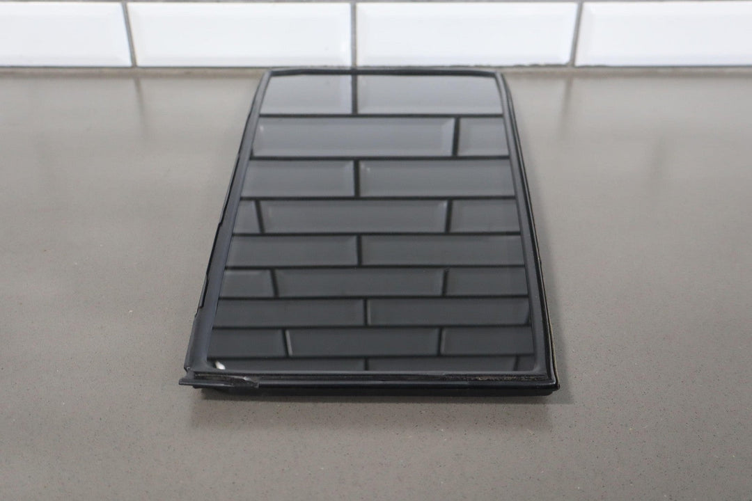 99 - 07 Toyota Land Cruiser / LX470 Right Passenger Rear Vent Window Glass W/Seal