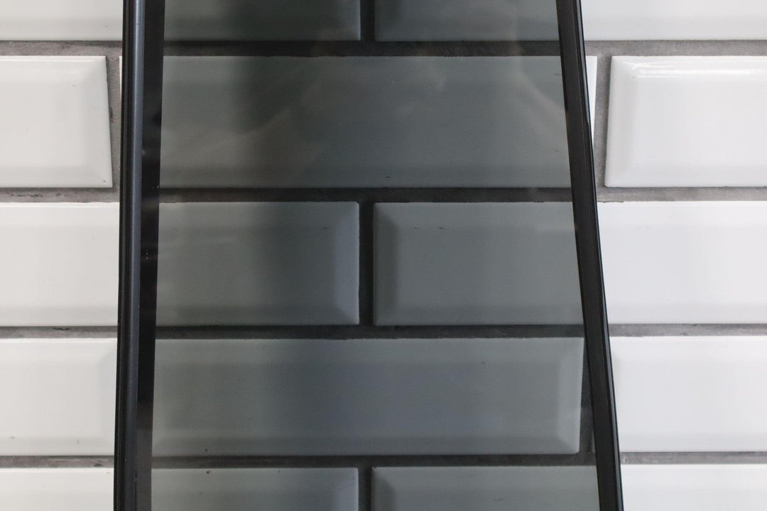 99 - 07 Toyota Land Cruiser / LX470 Right Passenger Rear Vent Window Glass W/Seal