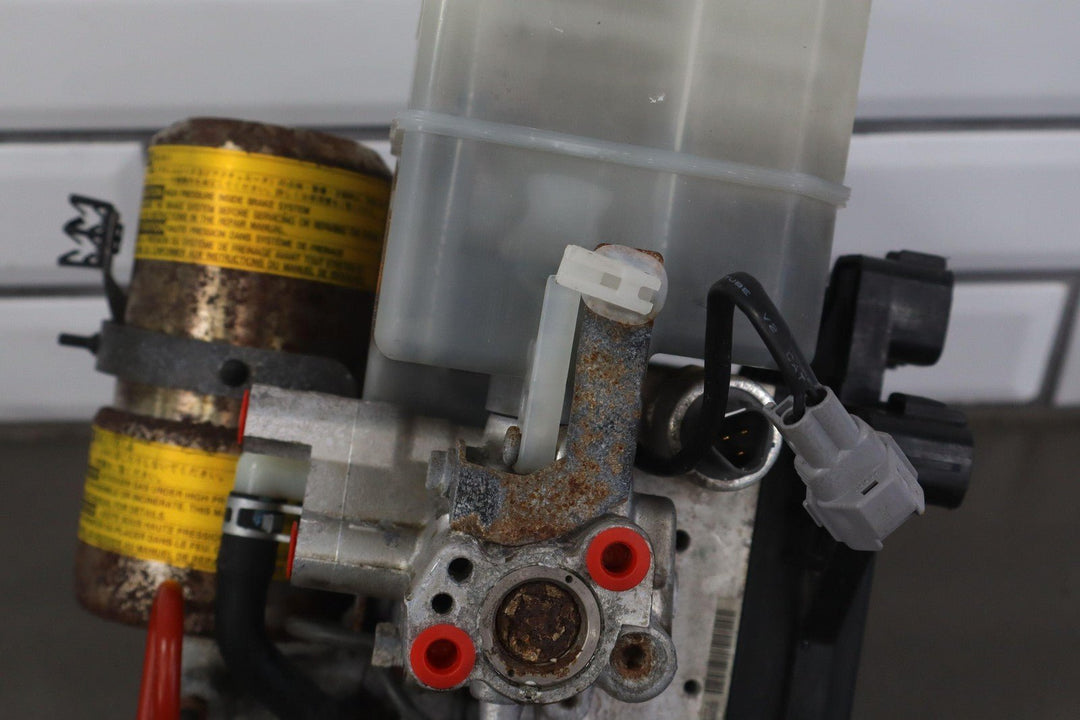 99 - 07 Toyota Land Cruiser Power Brake Booster W/Reservoir - Lid & Master