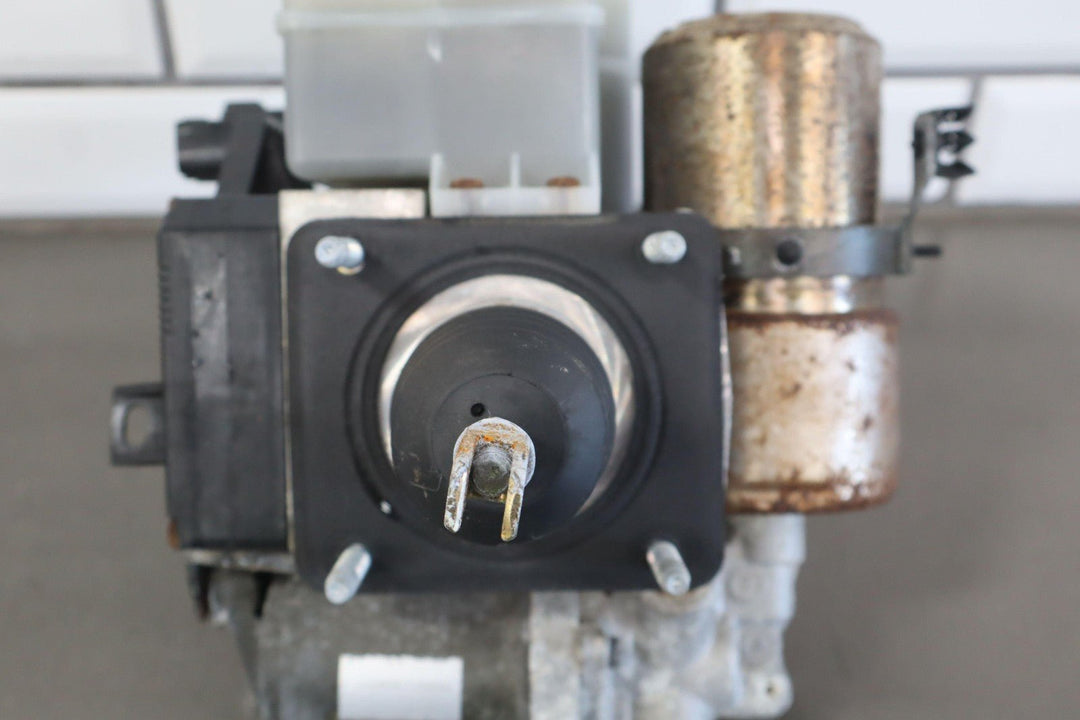 99 - 07 Toyota Land Cruiser Power Brake Booster W/Reservoir - Lid & Master