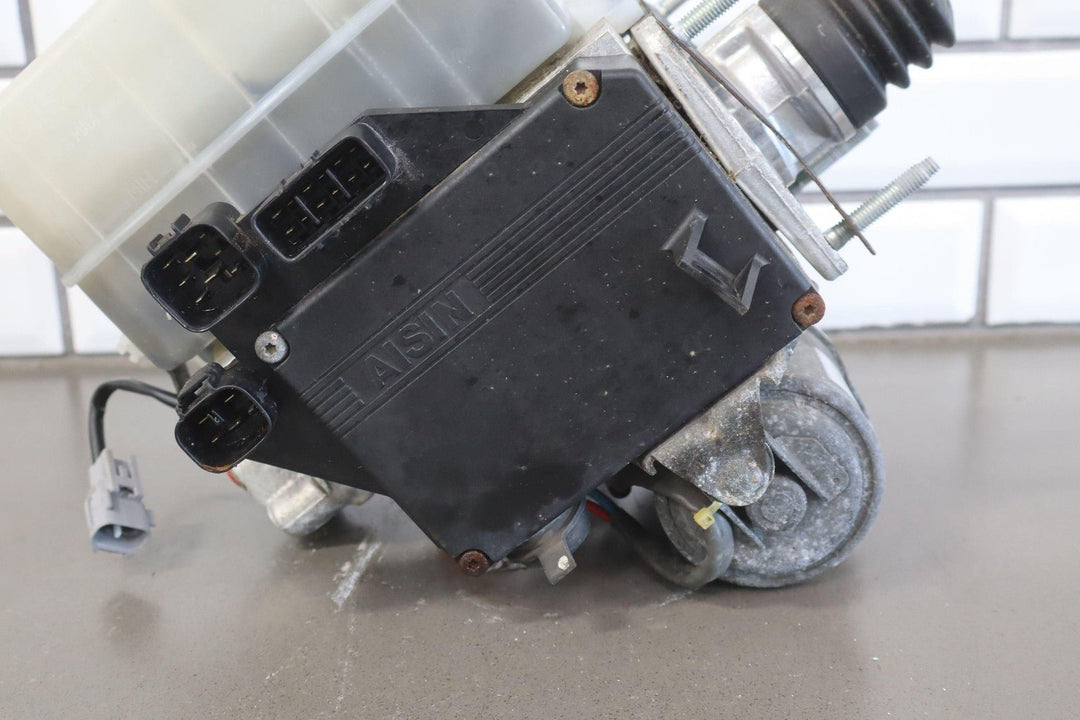 99 - 07 Toyota Land Cruiser Power Brake Booster W/Reservoir - Lid & Master