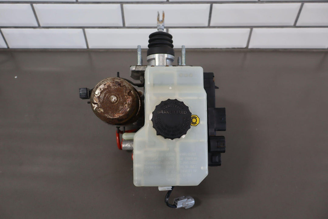 99 - 07 Toyota Land Cruiser Power Brake Booster W/Reservoir - Lid & Master
