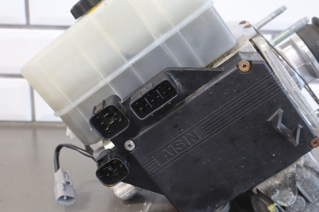 99 - 07 Toyota Land Cruiser Power Brake Booster W/Reservoir - Lid & Master