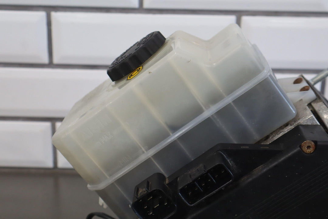 99 - 07 Toyota Land Cruiser Power Brake Booster W/Reservoir - Lid & Master