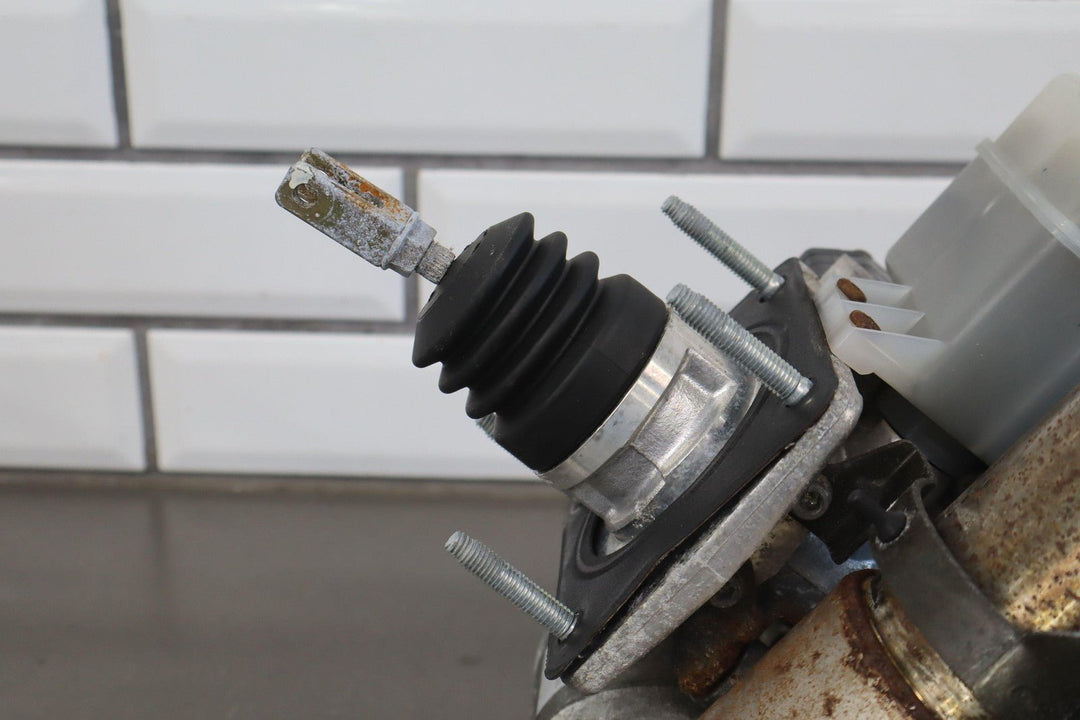 99 - 07 Toyota Land Cruiser Power Brake Booster W/Reservoir - Lid & Master