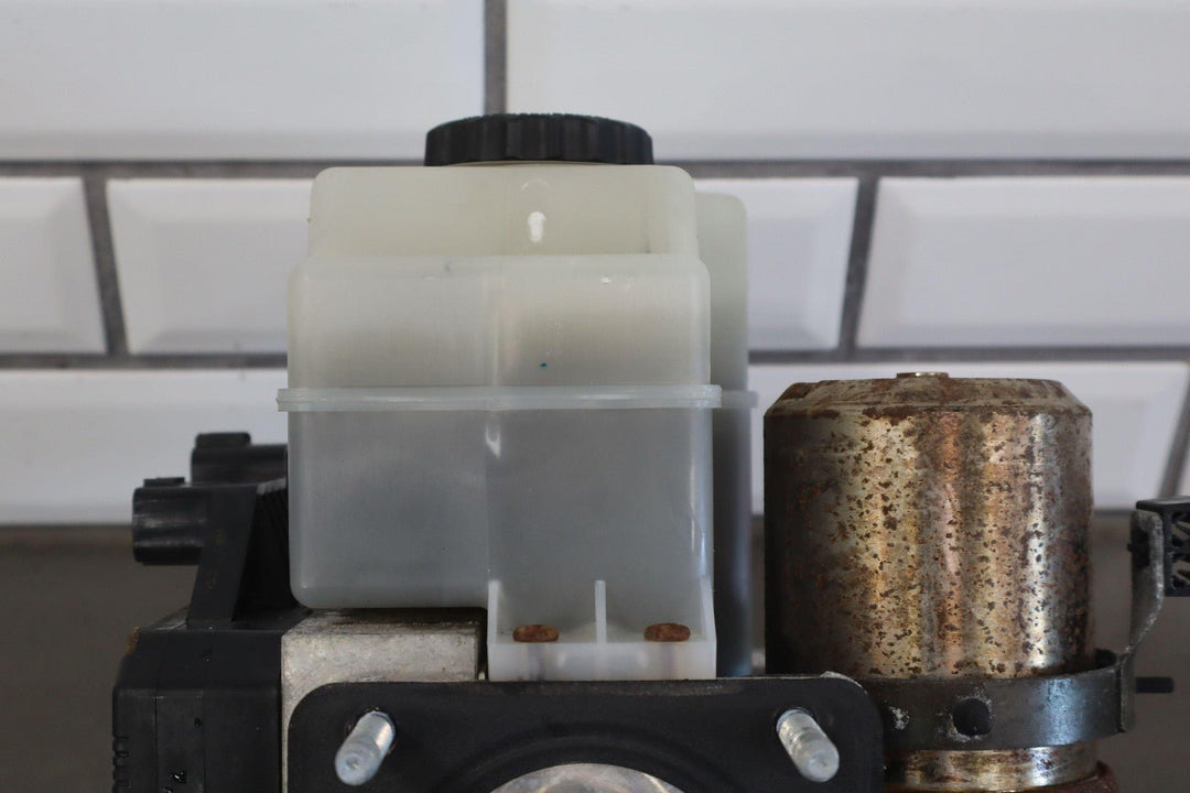 99 - 07 Toyota Land Cruiser Power Brake Booster W/Reservoir - Lid & Master