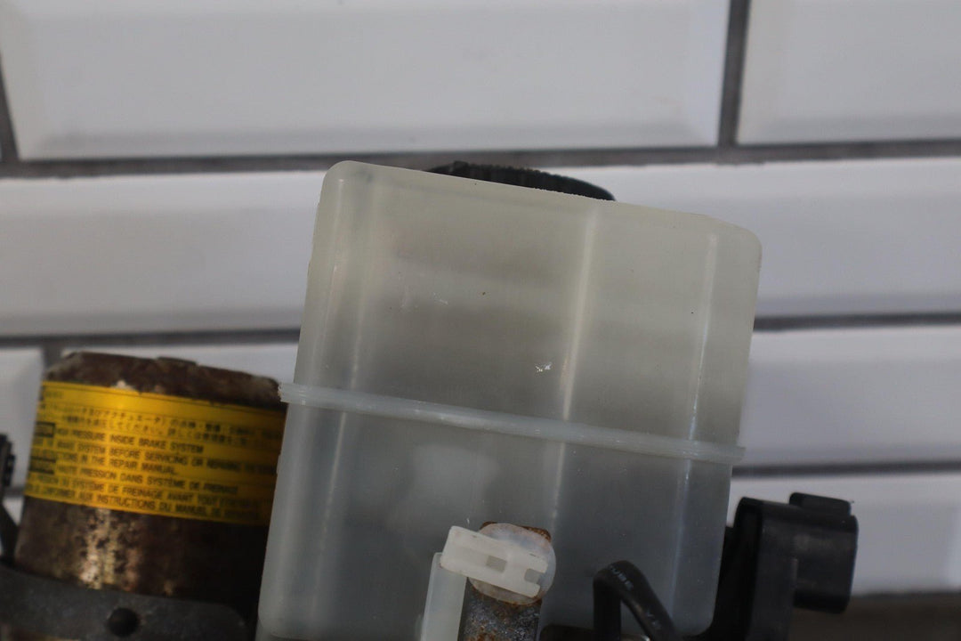 99 - 07 Toyota Land Cruiser Power Brake Booster W/Reservoir - Lid & Master