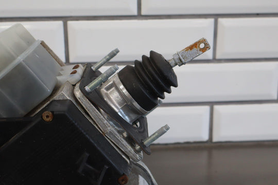 99 - 07 Toyota Land Cruiser Power Brake Booster W/Reservoir - Lid & Master