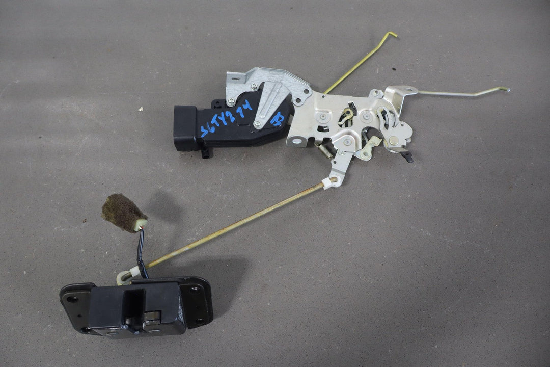 99 - 07 Toyota Land Cruiser V8 Upper Tailgate Hatch Latch W/Rods & Motor