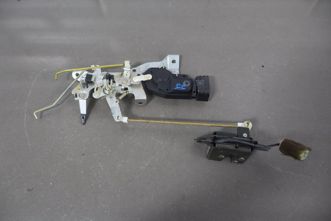 99 - 07 Toyota Land Cruiser V8 Upper Tailgate Hatch Latch W/Rods & Motor
