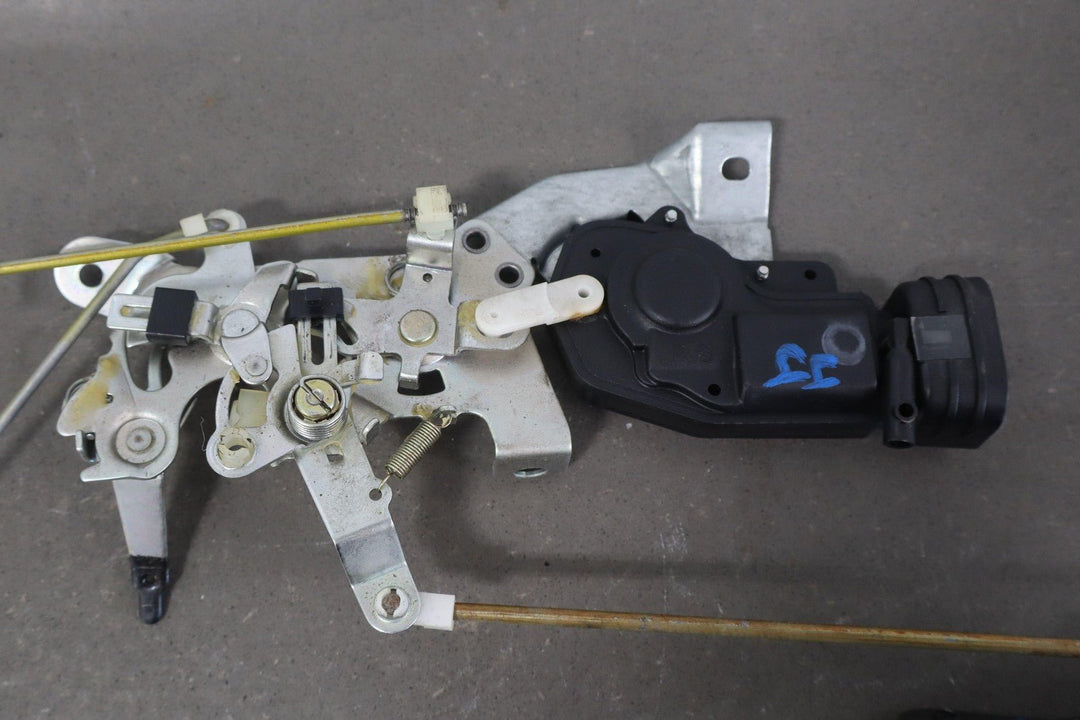 99 - 07 Toyota Land Cruiser V8 Upper Tailgate Hatch Latch W/Rods & Motor