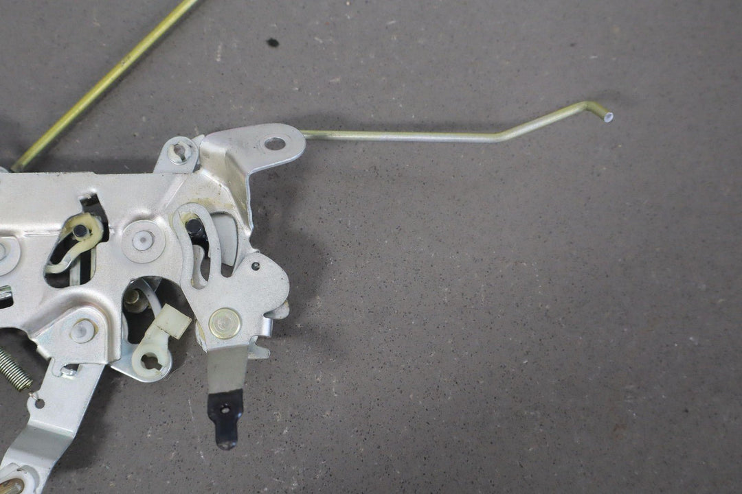 99 - 07 Toyota Land Cruiser V8 Upper Tailgate Hatch Latch W/Rods & Motor