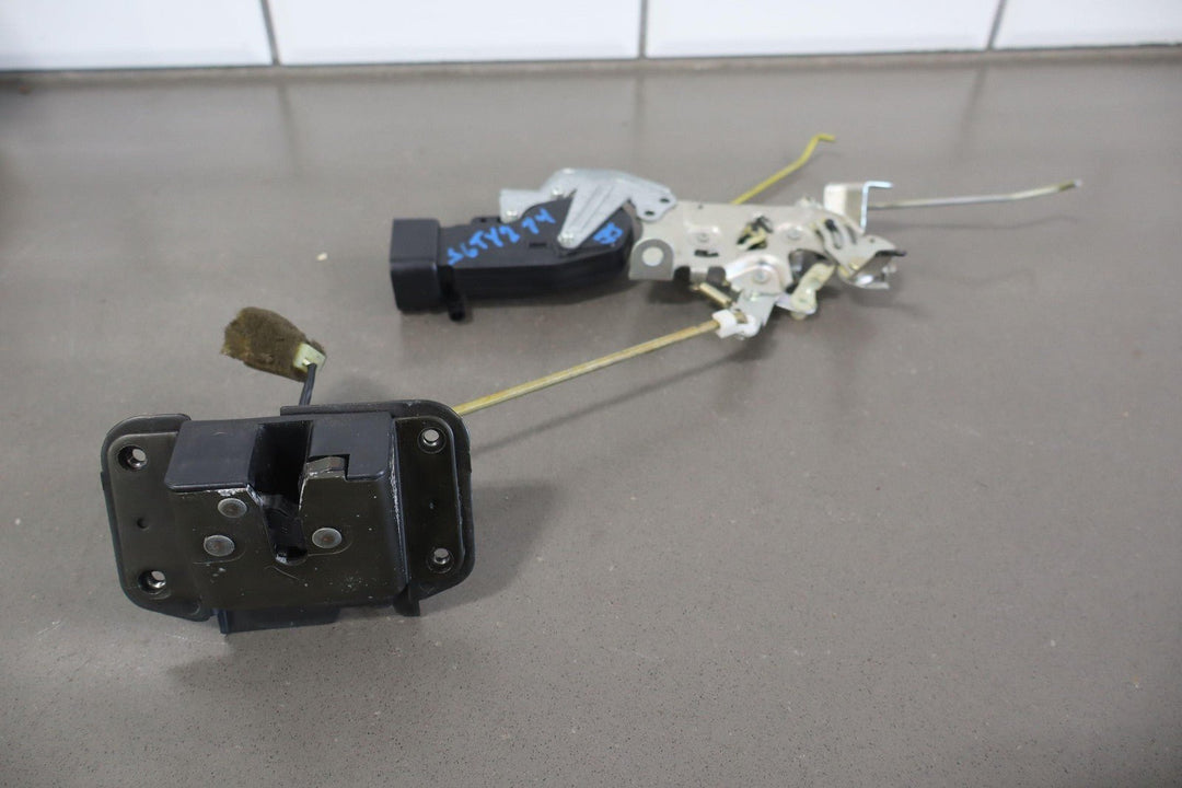 99 - 07 Toyota Land Cruiser V8 Upper Tailgate Hatch Latch W/Rods & Motor