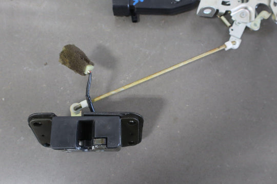 99 - 07 Toyota Land Cruiser V8 Upper Tailgate Hatch Latch W/Rods & Motor