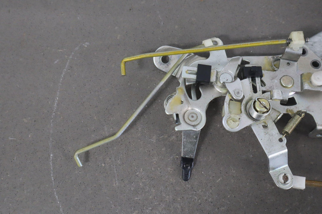 99 - 07 Toyota Land Cruiser V8 Upper Tailgate Hatch Latch W/Rods & Motor