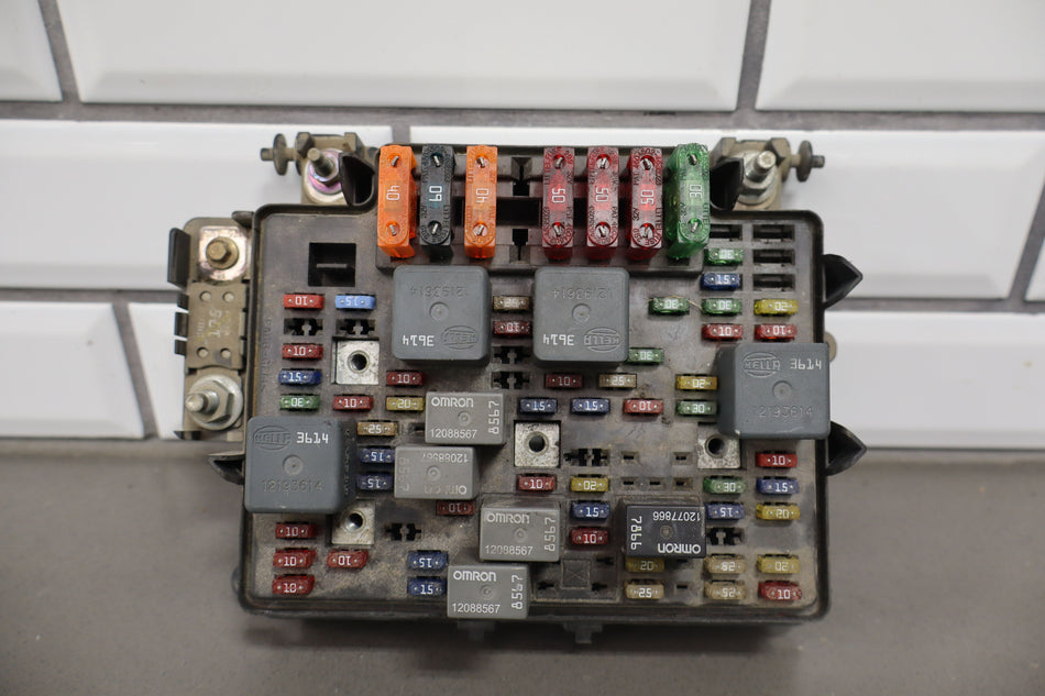 2001 Chevrolet Silverado 2500- Engine Fuse Box