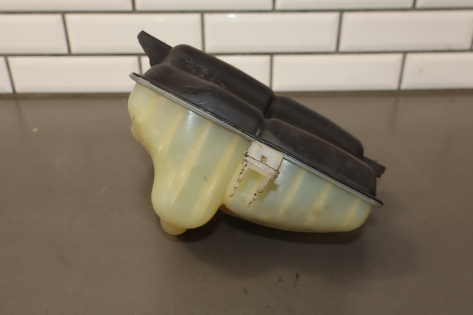 2003-2004 Ford F250 F350 6.0L Powerstroke Coolant Degas Bottle Assembly