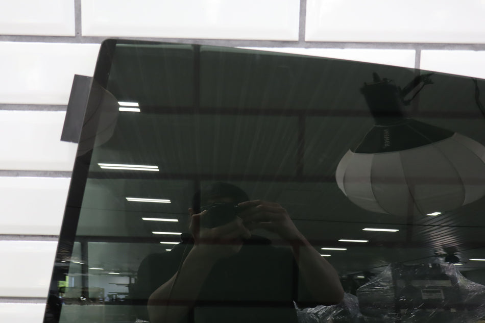 2017 Tesla X- REAR DOOR GLASS/WINDOW