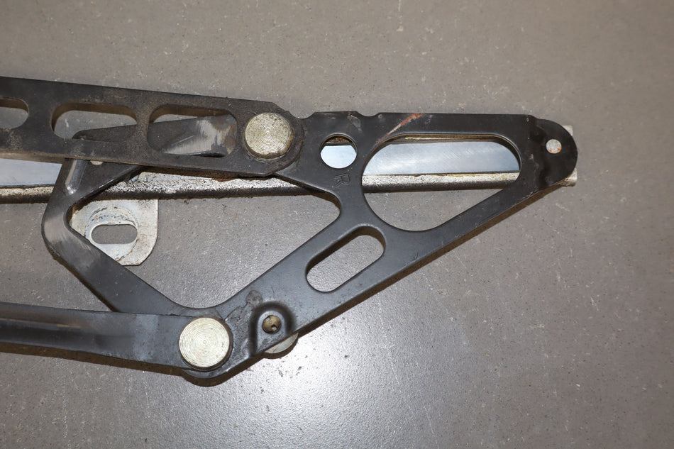 1986-1996 Chevrolet Corvette Right Front Door Regulator 22063224 OEM