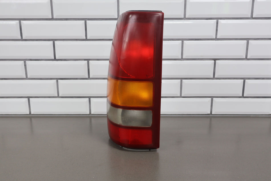 2002 Chevrolet Silverado 2500- TAIL LIGHT ASSEMBLY