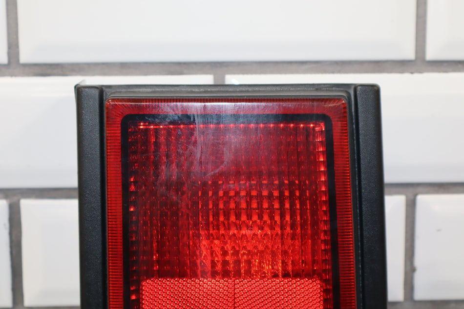 2003-2004 Hummer H2 Right Tail Light 15193459