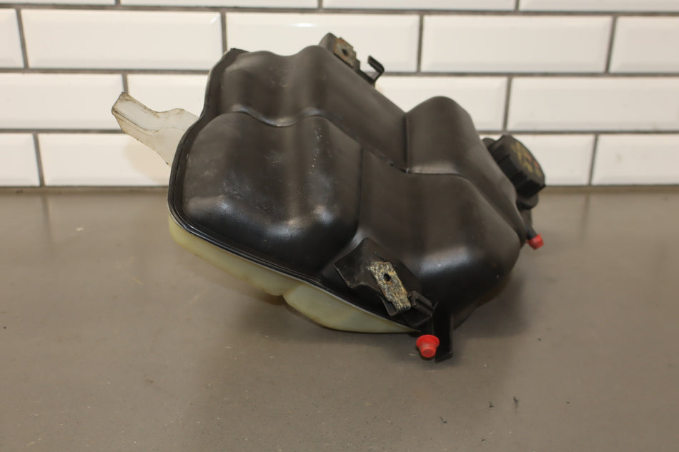2003-2004 Ford F250 F350 6.0L Powerstroke Coolant Degas Bottle Assembly