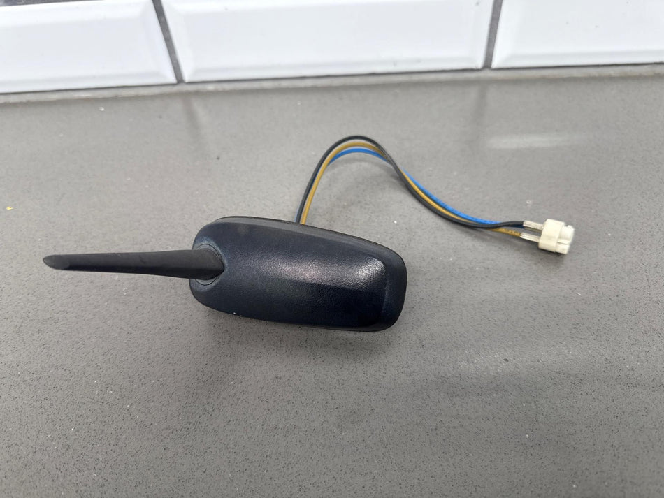 2007 Hummer H2- Antenna
