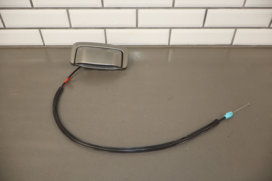 2005 GMC Yukon- Tailgate Handle Garnish