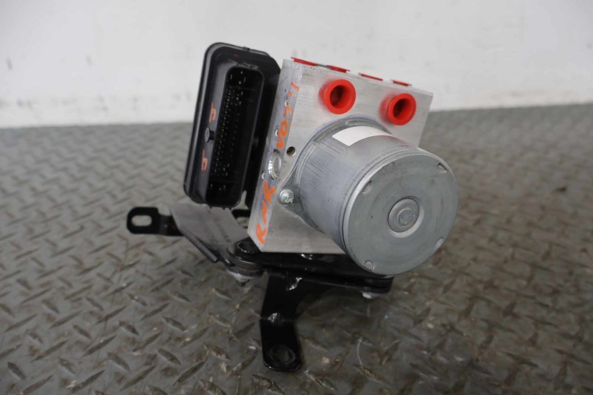 Anti-Lock Brake Parts, 2022, Rivian, R1S