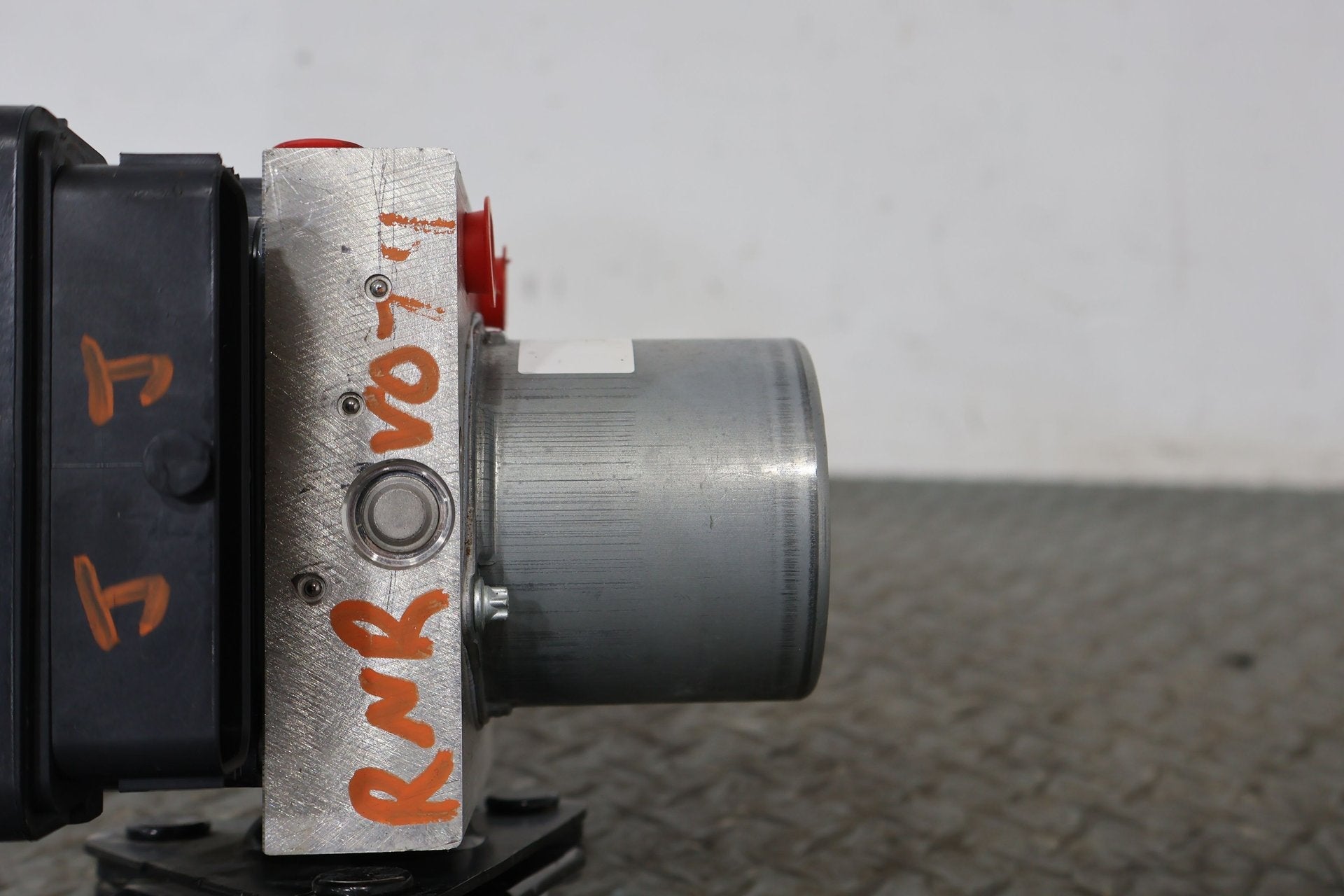 Anti-Lock Brake Parts, 2022, Rivian, R1S