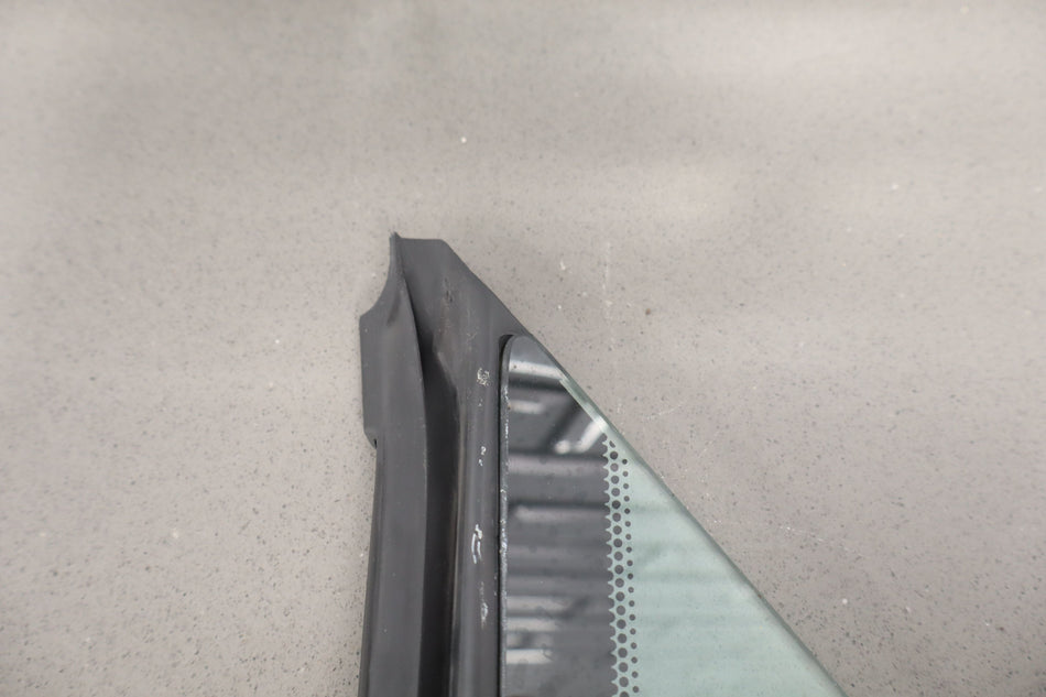 16-20 Tesla Model S Front Right RH Vent WIndow Glass (Self Tint) Glass Only