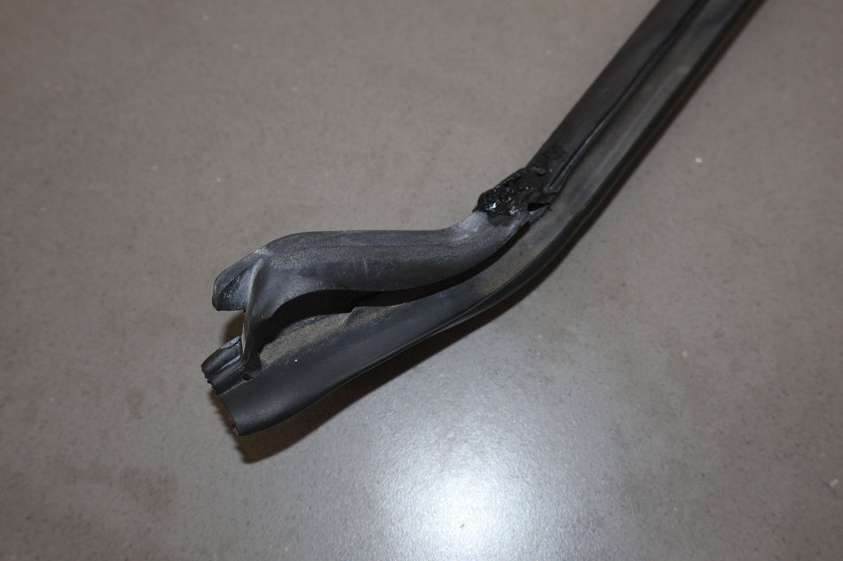 2006 Chevrolet Corvette C6- Windshield Weatherstrip Seal 20774936